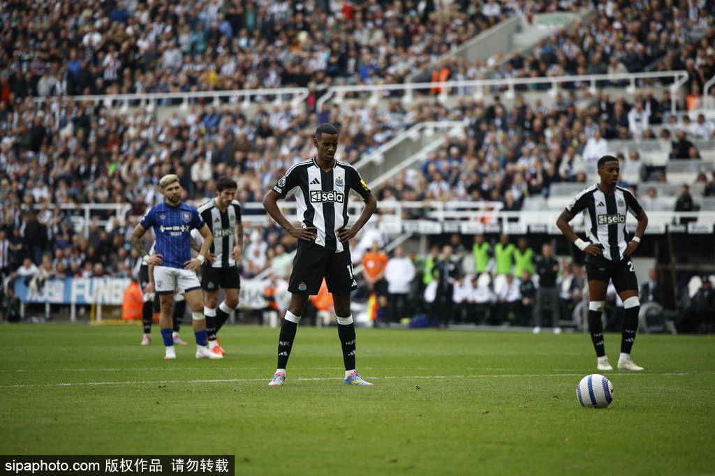 纽卡斯尔4000万求购维萨，伊萨克转会再掀波澜