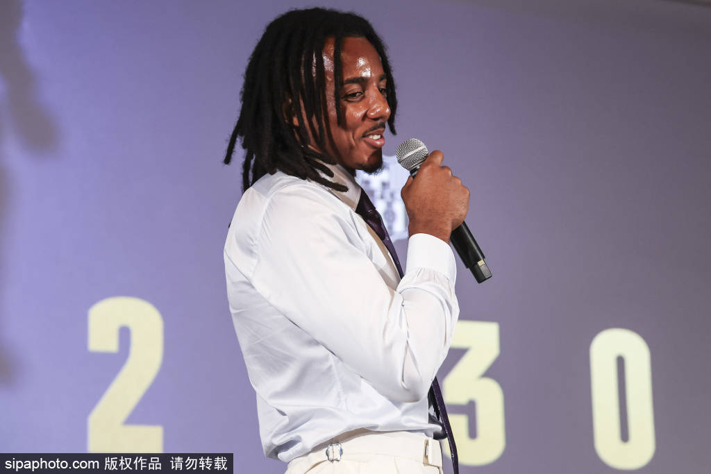 巴塞罗那防线急需升级！水晶宫铁卫马克·格伊成新目标