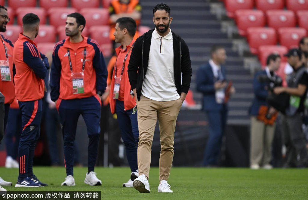 曼联主帅阿莫林帅位危机：下课倒计时？名宿卡拉格直言“圣诞前必定结束”